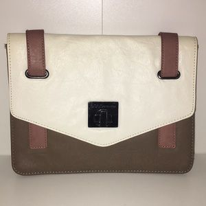 BCBGENERATION - Clutch